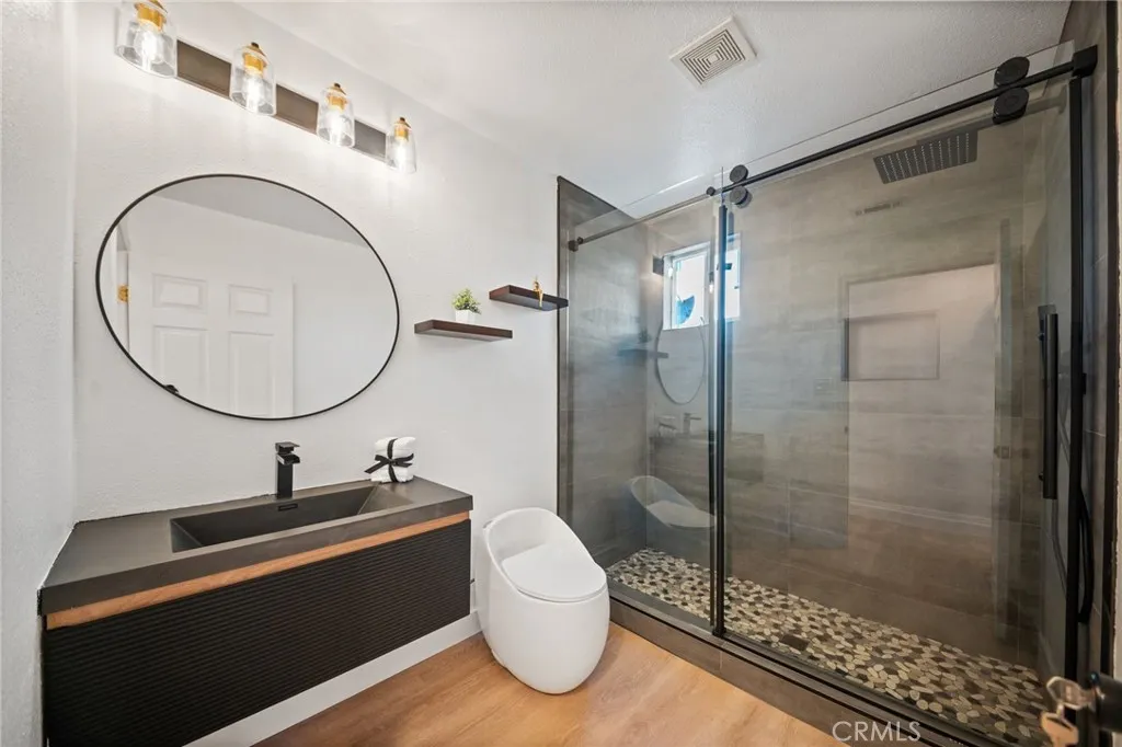 916 N Oxford Avenue, Los Angeles, California 90029 home-pic-19